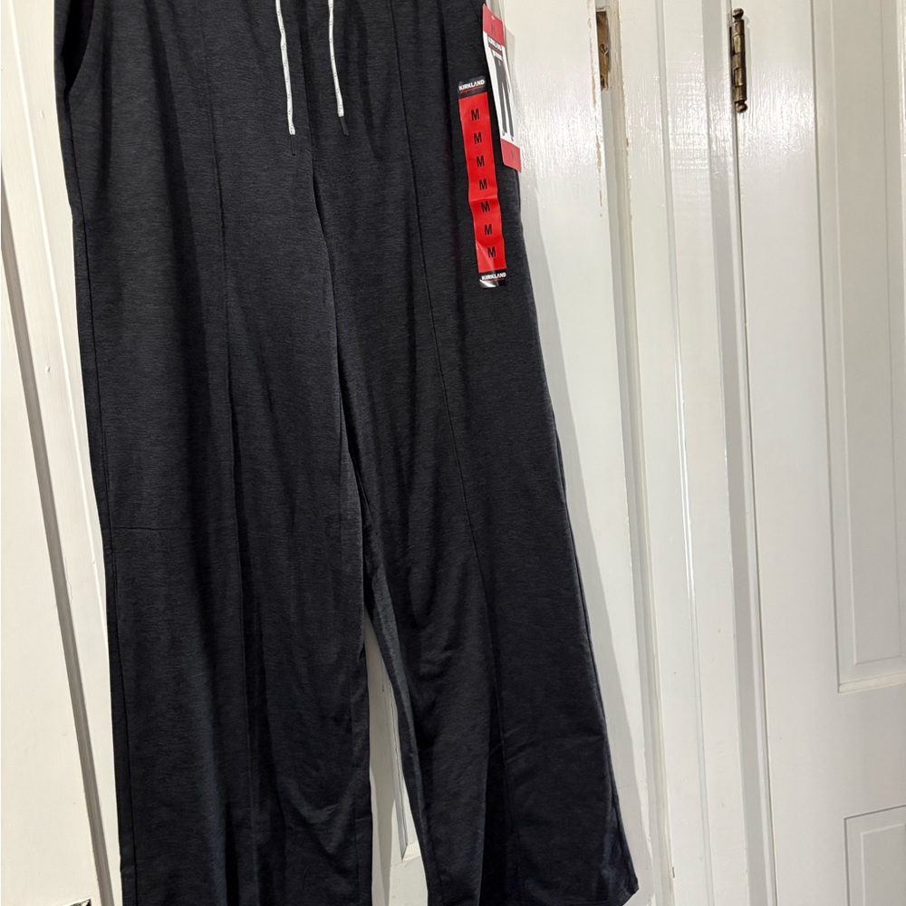 Kirkland Signature Ladies' Lightweight Pintuck Pant in Black